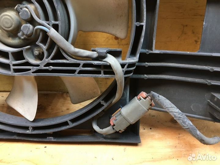 Диффузор радиатора Nissan Cube Z10 CG13DE 1998