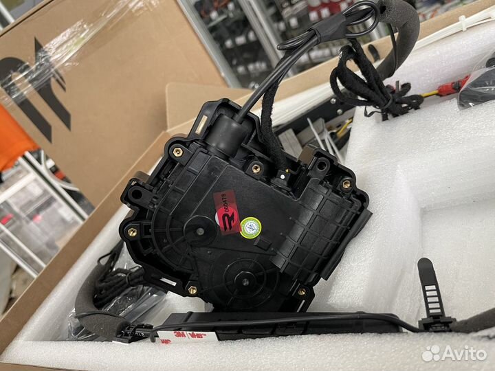 Доводчики дверей для Tesla комплект