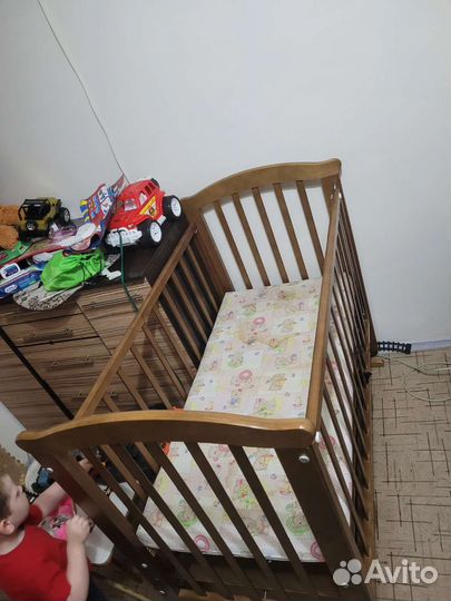 Манеж детский с маятником