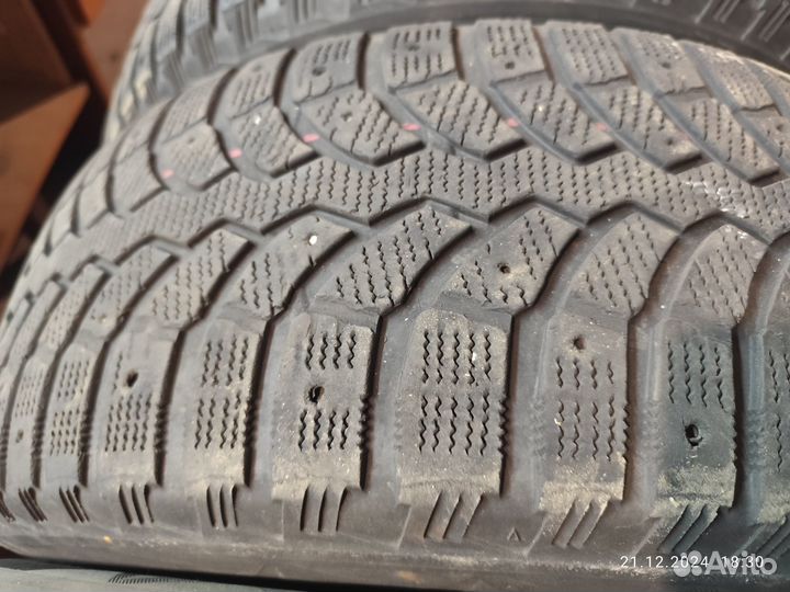 Bridgestone Blizzak Spike-01 235/60 R18 107T