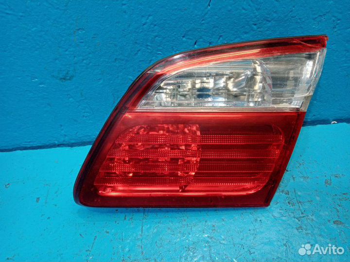 Фонарь крышки багажника правый Nissan Maxima CA33