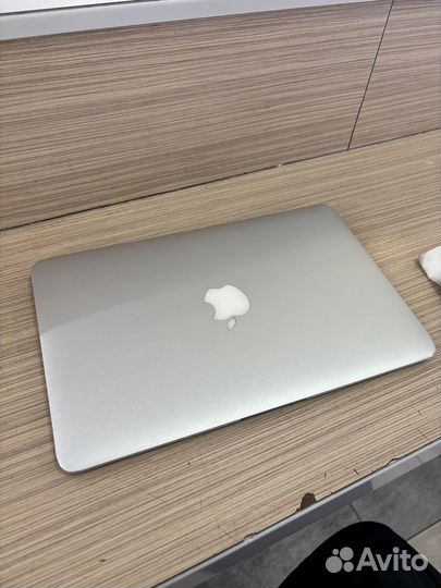 Apple MacBook Air 11 2010