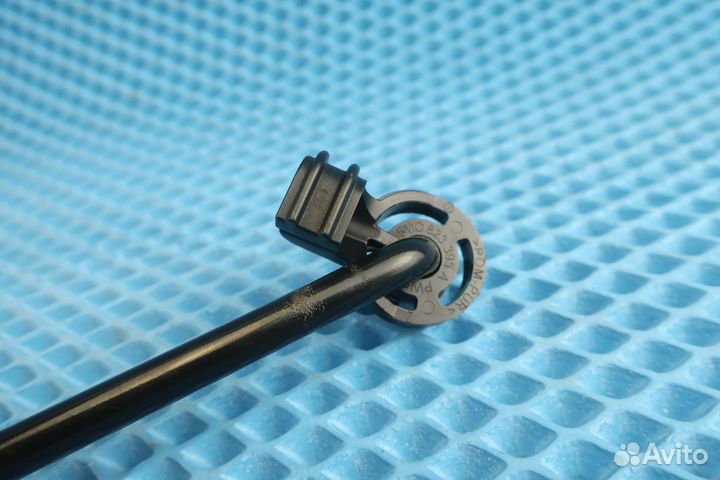 Опора капота Skoda Fabia 2 полный комплект