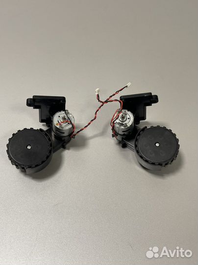 Колесо для робота пылесоса Redmond RV-R280