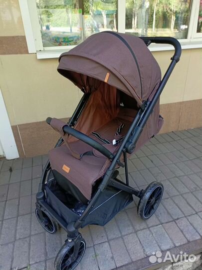 Новая прогулочная коляска с перекидной ручкой