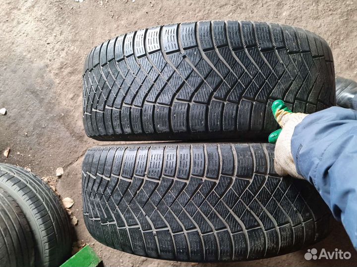 Pirelli Ice Zero FR 235/55 R19 105H