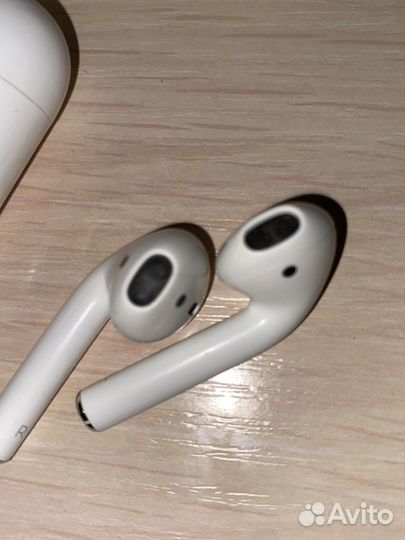 Беспроводные наушники apple airpods 1