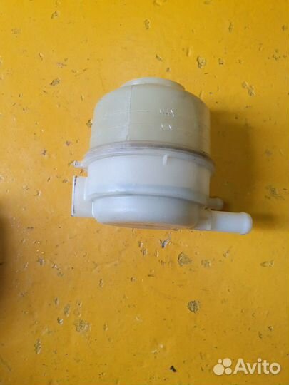 Бачок гидроусилителя бак гура тойота toyota 2.4 2A