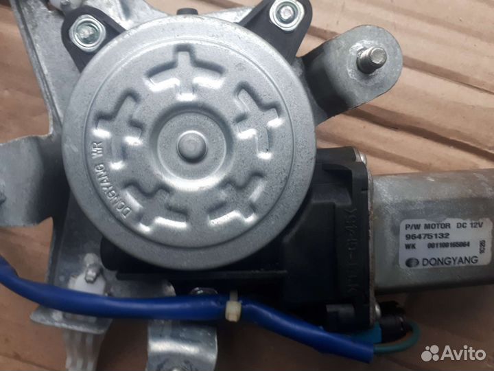 Подьемно-опускной механизм стекла на задн. дверь