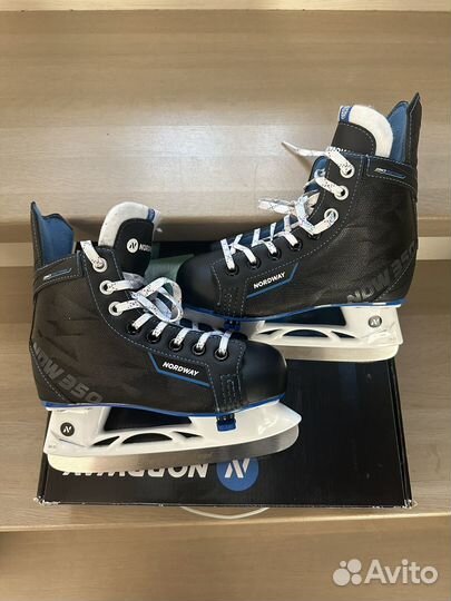 Коньки хоккейные