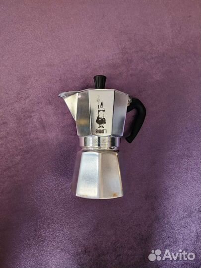 Гейзерная кофеварка Bialetti Moka Express 6 чашек