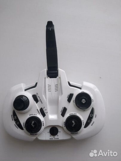 Робот на пульте управления