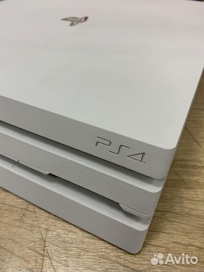 Белая Sony PlayStation 4 Pro 1TB CUH-7216B