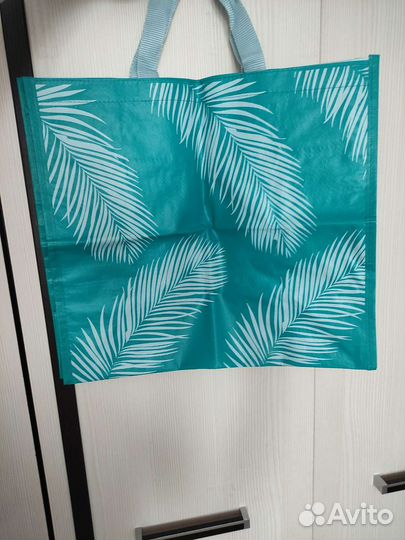 Зеркало,плед,косметички, полотенце, палантин