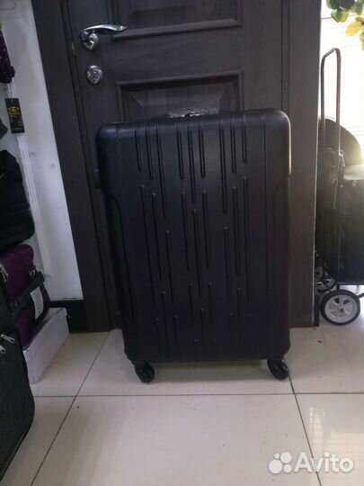 Чемодан пластиковый