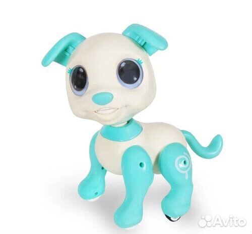 Робот Щенок на пульте управления