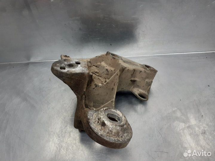 Кронштейн двигателя правый Audi A4 B5 1994-2001