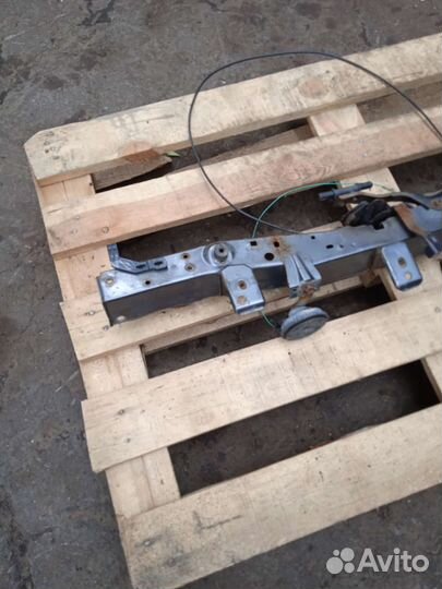 Верхняя планка Toyota auris e 150