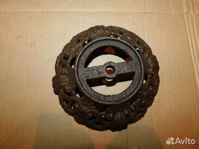 Чугунная подставка от старинной керосин лампы