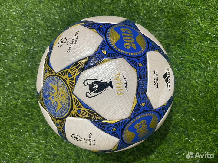 Футбольный мяч adidas