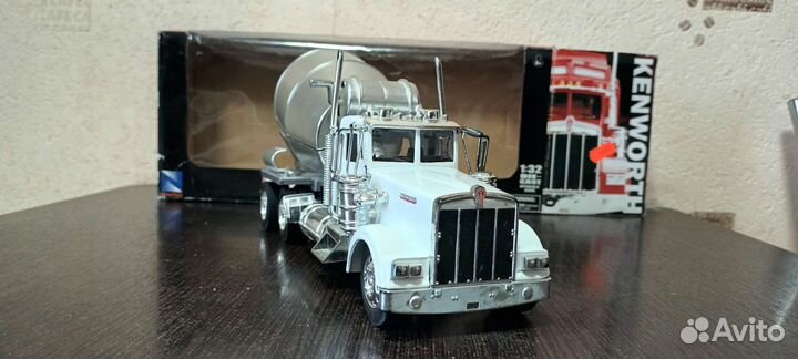 Модедь kenworth 1/32