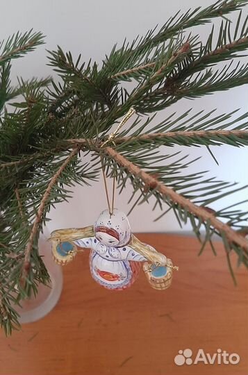 Девочка с коромыслом, ёлочная игрушка, майолика