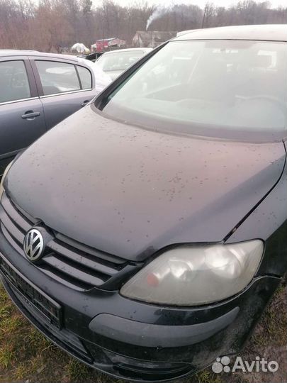 Капот Гольф 5 plus 2008