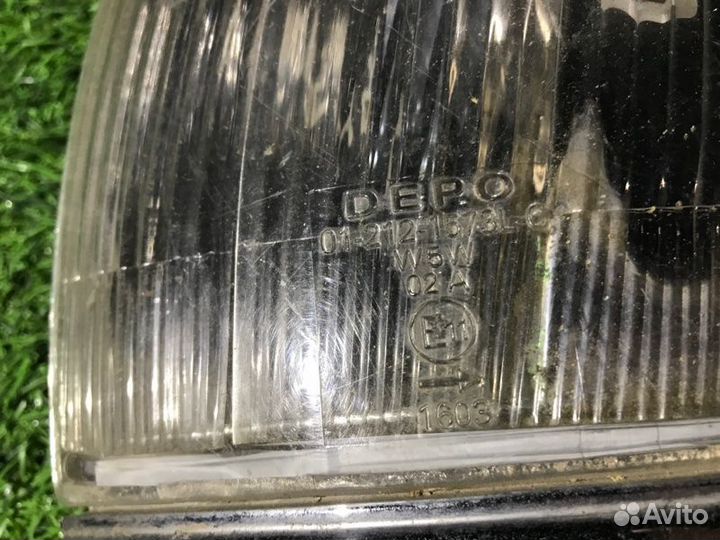 Фонарь габаритный передний левый Toyota Hilux Surf