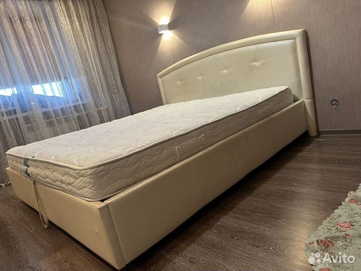 Кровать двуспальная