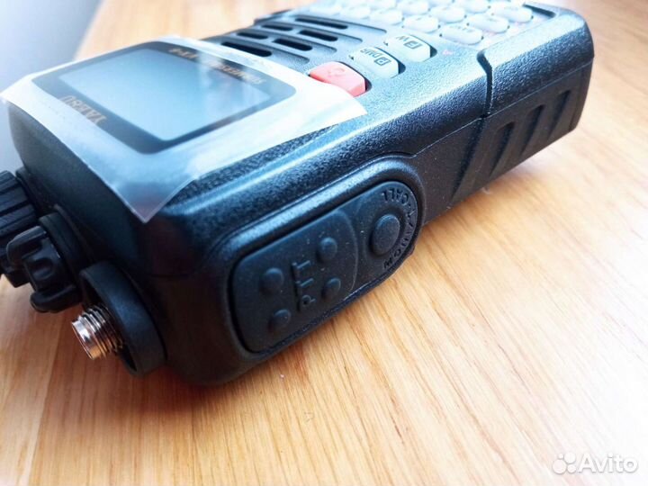 Радиостанция Yaesu VX-6R, новая