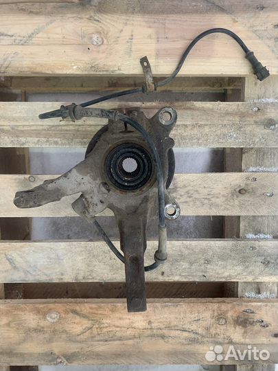 Кулак поворотный правый mitsubishi спейс стар