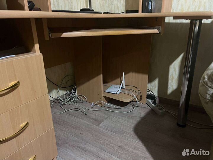 Компьютерный стол