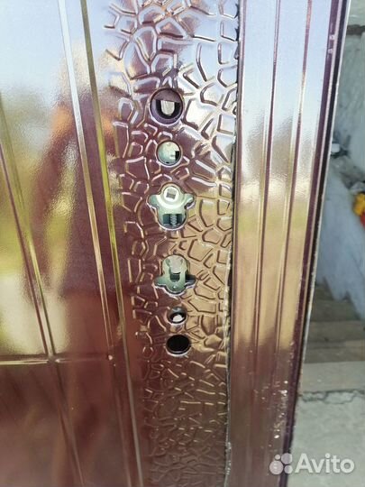 Дверь входная металлическая новая коричневая