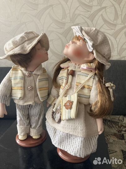 Кукла фарфоровая