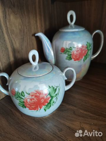 Чайник с сахарницей