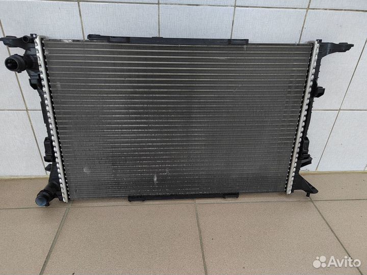 Радиатор охлаждения двс Audi A4 B8, A5 8K0121251R