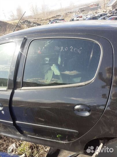 Задняя левая дверь Peugeot 206