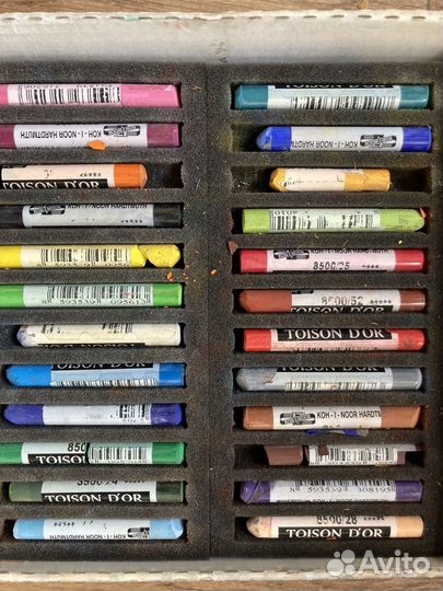 Художественные принадлежности (краски, кисти)