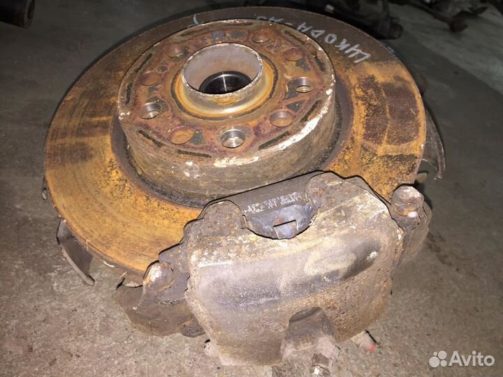 Ступица передняя Шкода Октавия А5 МКПП 1,6