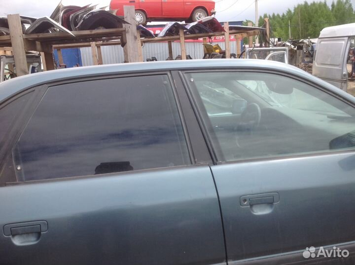 Стекло двери правой Ауди 100 45