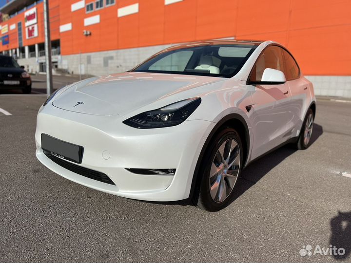 Tesla Model Y, 2023