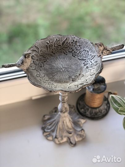 Чугунная поилка-кормушка для птиц