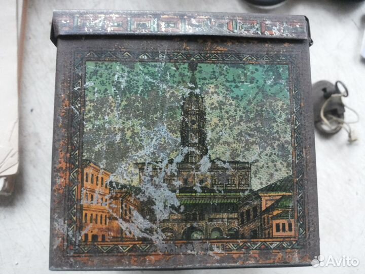 Жестяная коробка