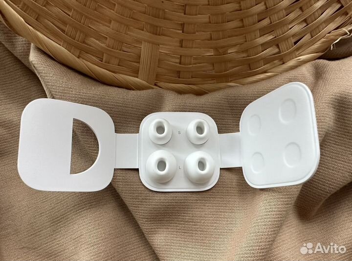 Apple airpods pro(правый наушник и кейс)