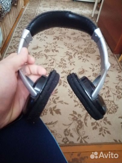 Проводные наушники