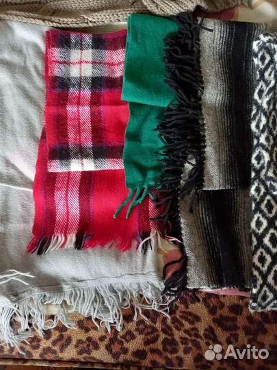 Женские шарфы и палантины