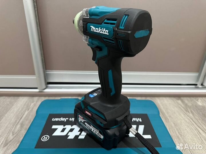 Аккумуляторный гайковерт Makita 300 Нм