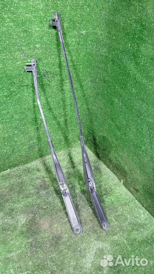 Поводок стеклоочистителя переднего Ford Focus