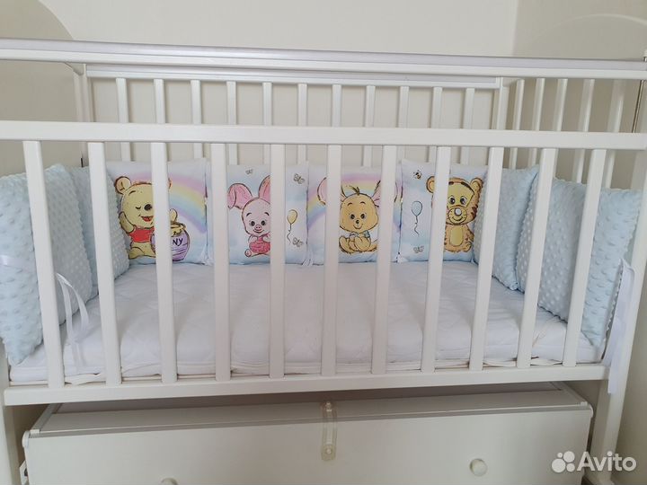 Бортики и одеяло в детскую кроватку новые