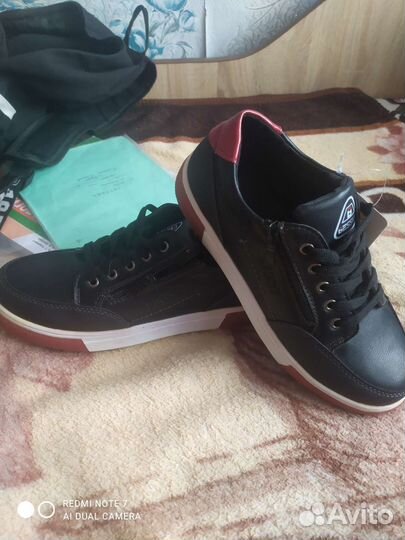 Кроссовки новые для мальчика